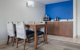 Holiday Inn Express & Suites Newport News By Ihg